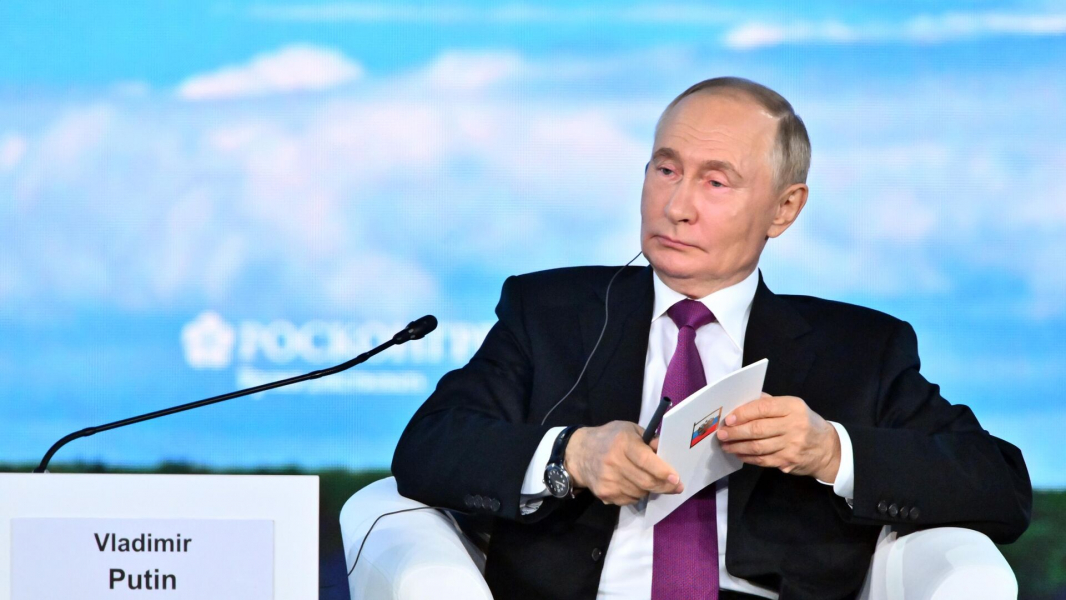 Путин: Россия имеет уникальный ледокольный флот
